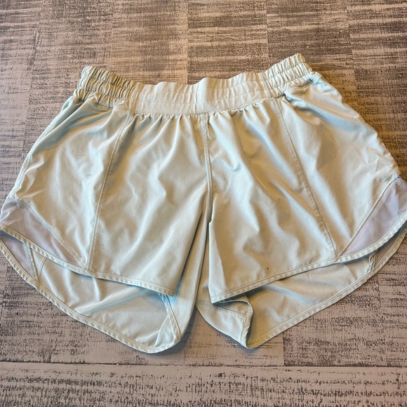 lululemon mint hotty hot shorts. low rise, 4 inch, size 8 - Picture 1 of 4